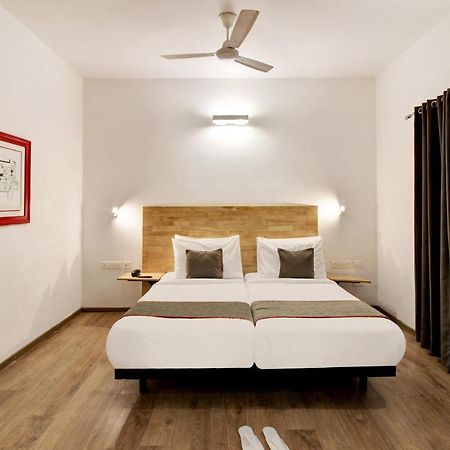 Oyo Townhouse 9 Hitech City ไฮเดอราบัด ภายนอก รูปภาพ