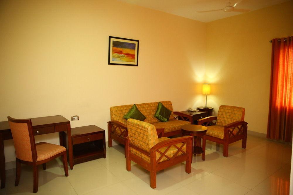 Oyo Townhouse 9 Hitech City ไฮเดอราบัด ภายนอก รูปภาพ