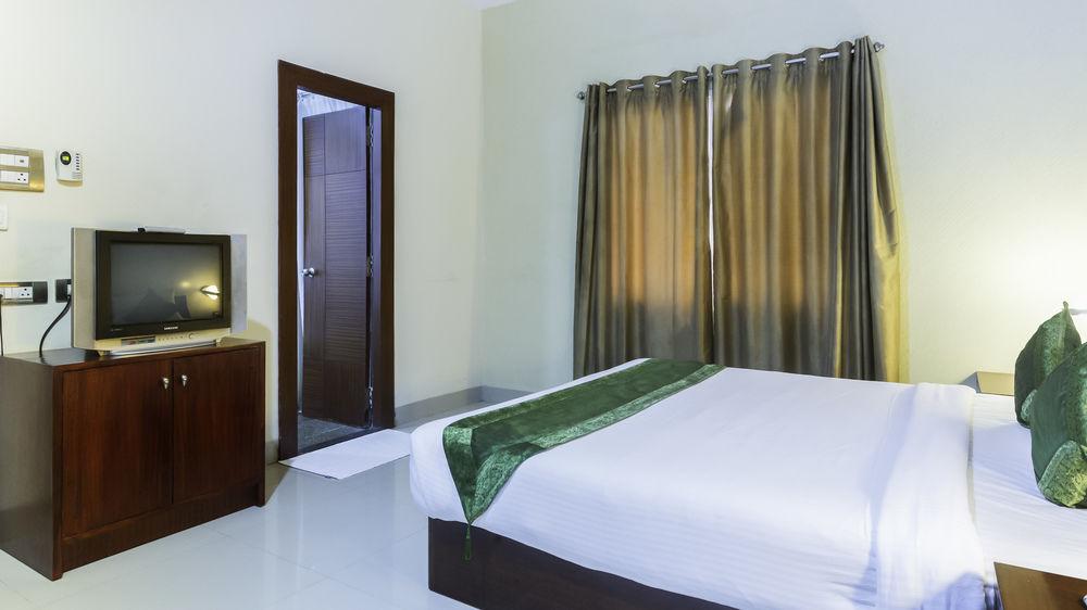 Oyo Townhouse 9 Hitech City ไฮเดอราบัด ภายนอก รูปภาพ