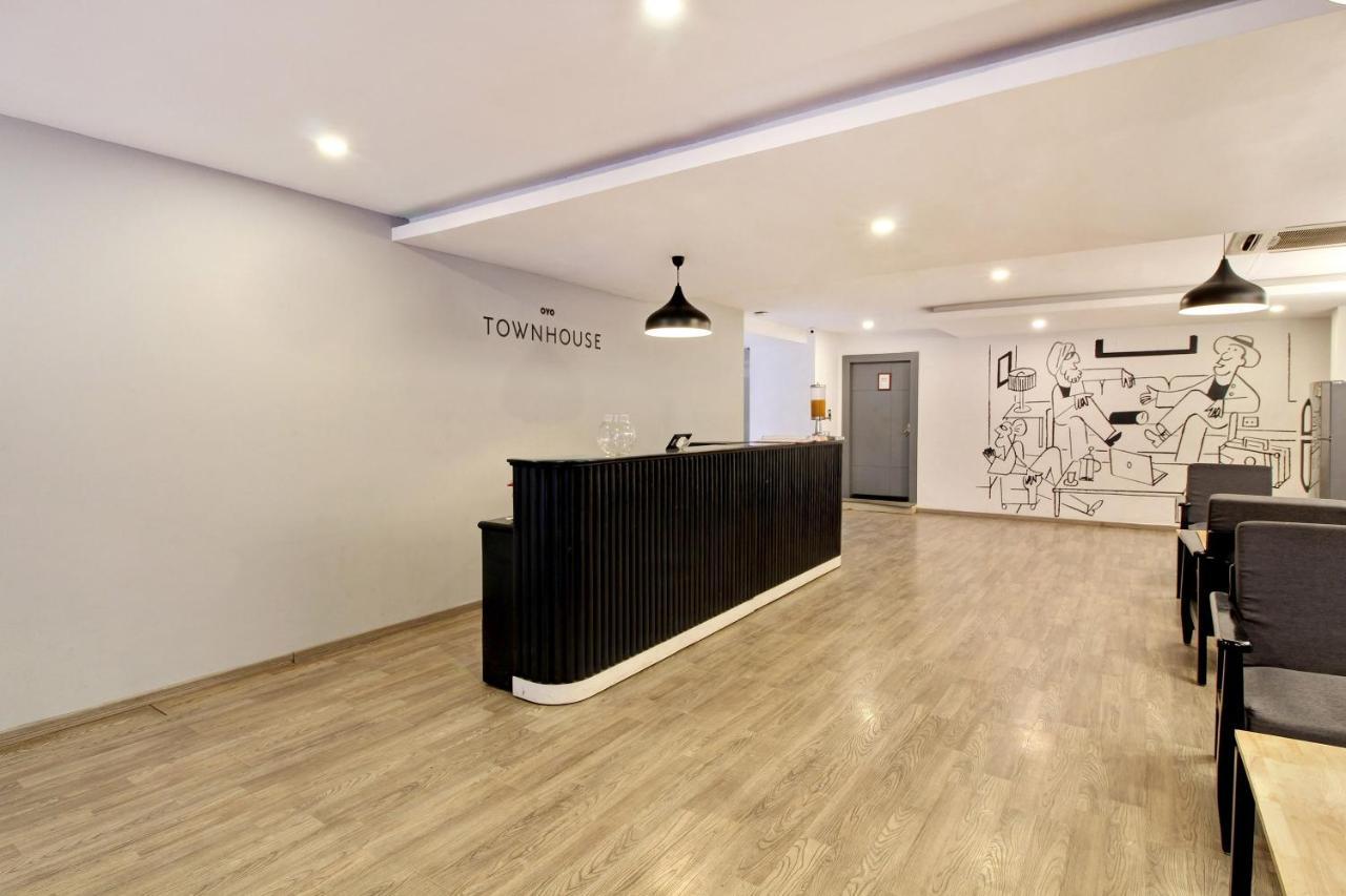 Oyo Townhouse 9 Hitech City ไฮเดอราบัด ภายนอก รูปภาพ