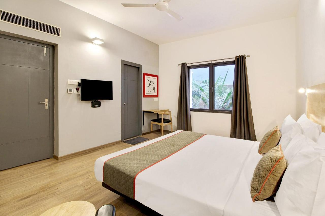 Oyo Townhouse 9 Hitech City ไฮเดอราบัด ภายนอก รูปภาพ