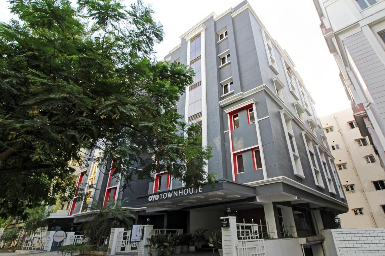 Oyo Townhouse 9 Hitech City ไฮเดอราบัด ภายนอก รูปภาพ