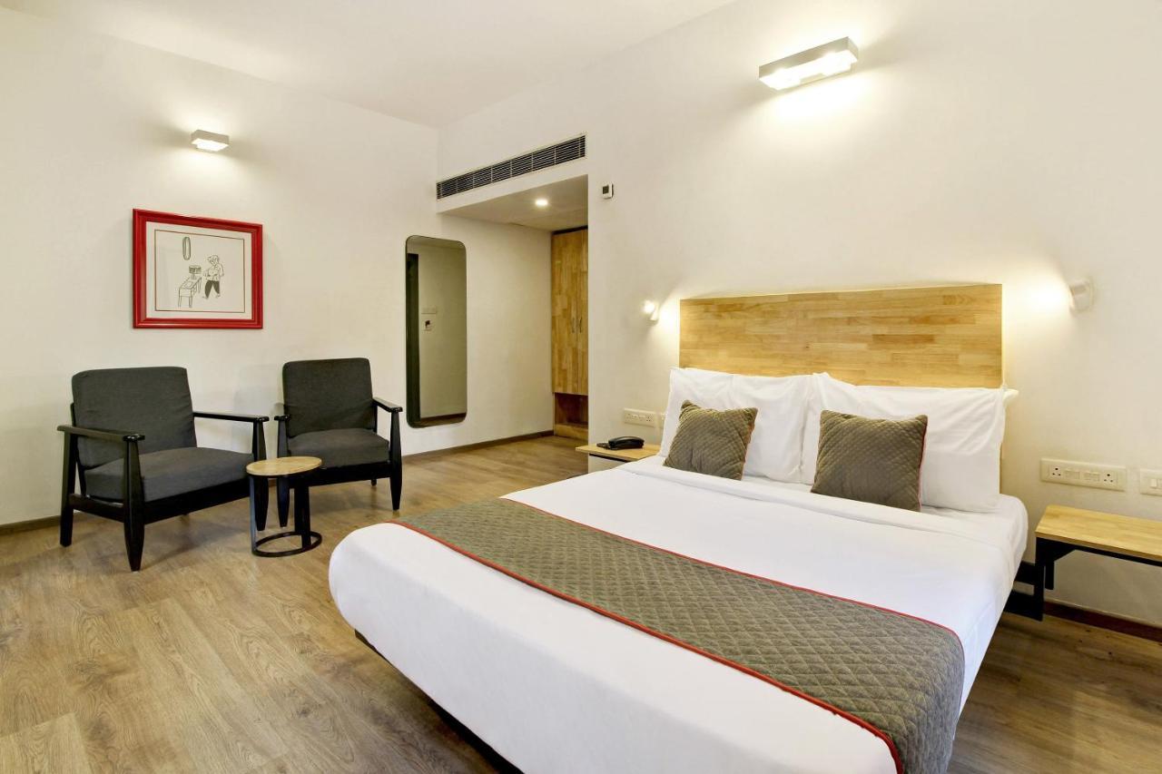Oyo Townhouse 9 Hitech City ไฮเดอราบัด ภายนอก รูปภาพ