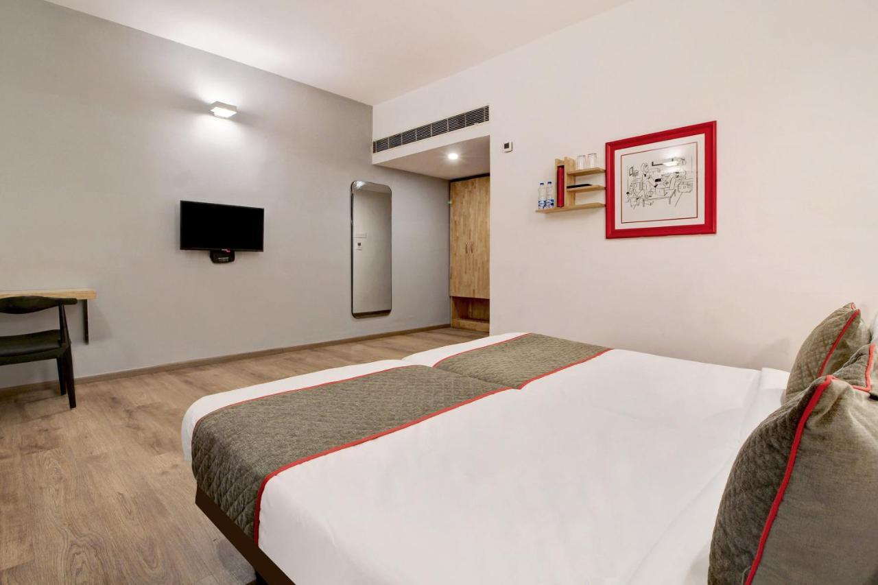 Oyo Townhouse 9 Hitech City ไฮเดอราบัด ภายนอก รูปภาพ