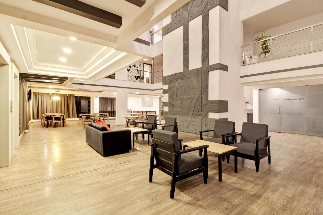Oyo Townhouse 9 Hitech City ไฮเดอราบัด ภายนอก รูปภาพ