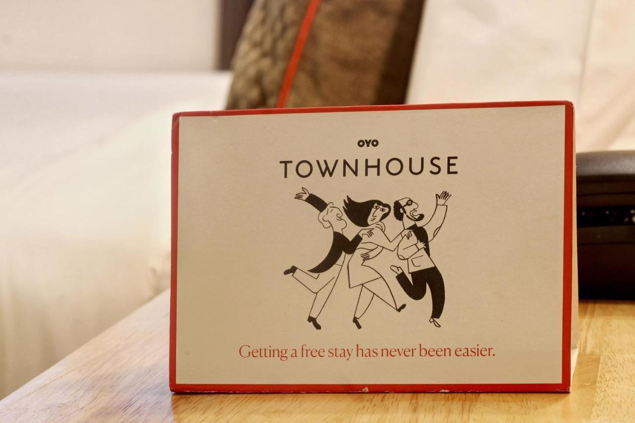 Oyo Townhouse 9 Hitech City ไฮเดอราบัด ภายนอก รูปภาพ