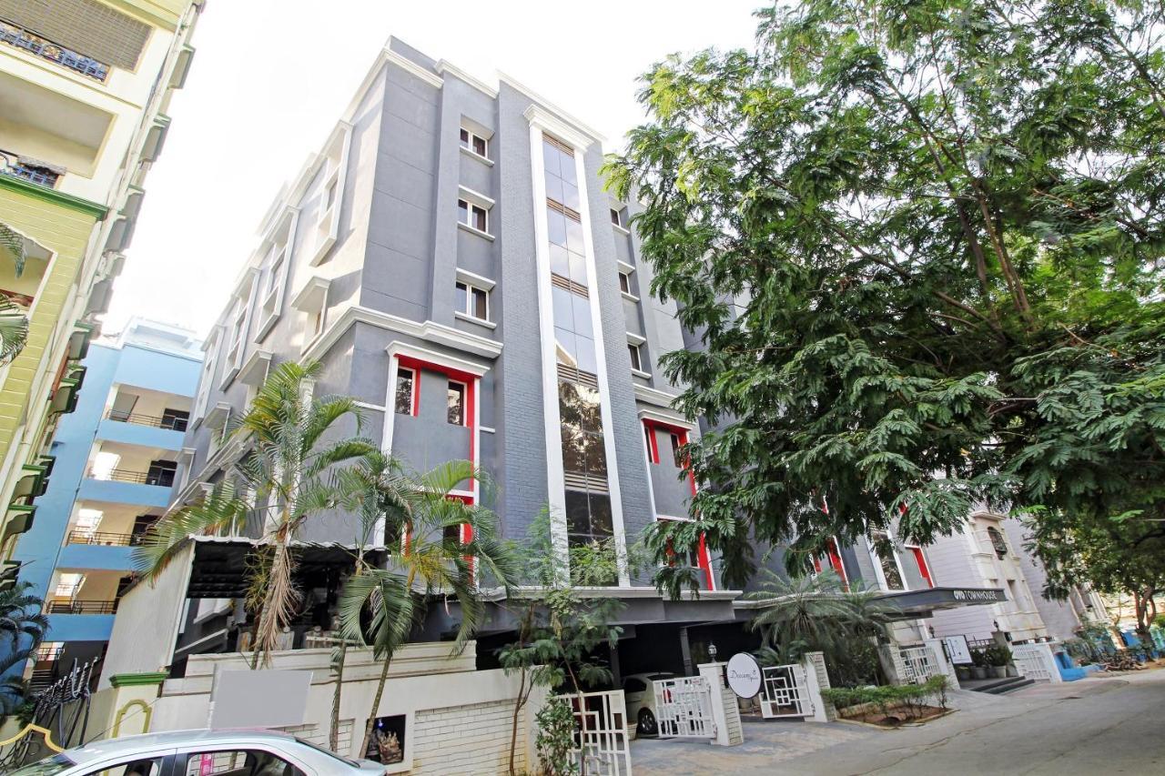 Oyo Townhouse 9 Hitech City ไฮเดอราบัด ภายนอก รูปภาพ