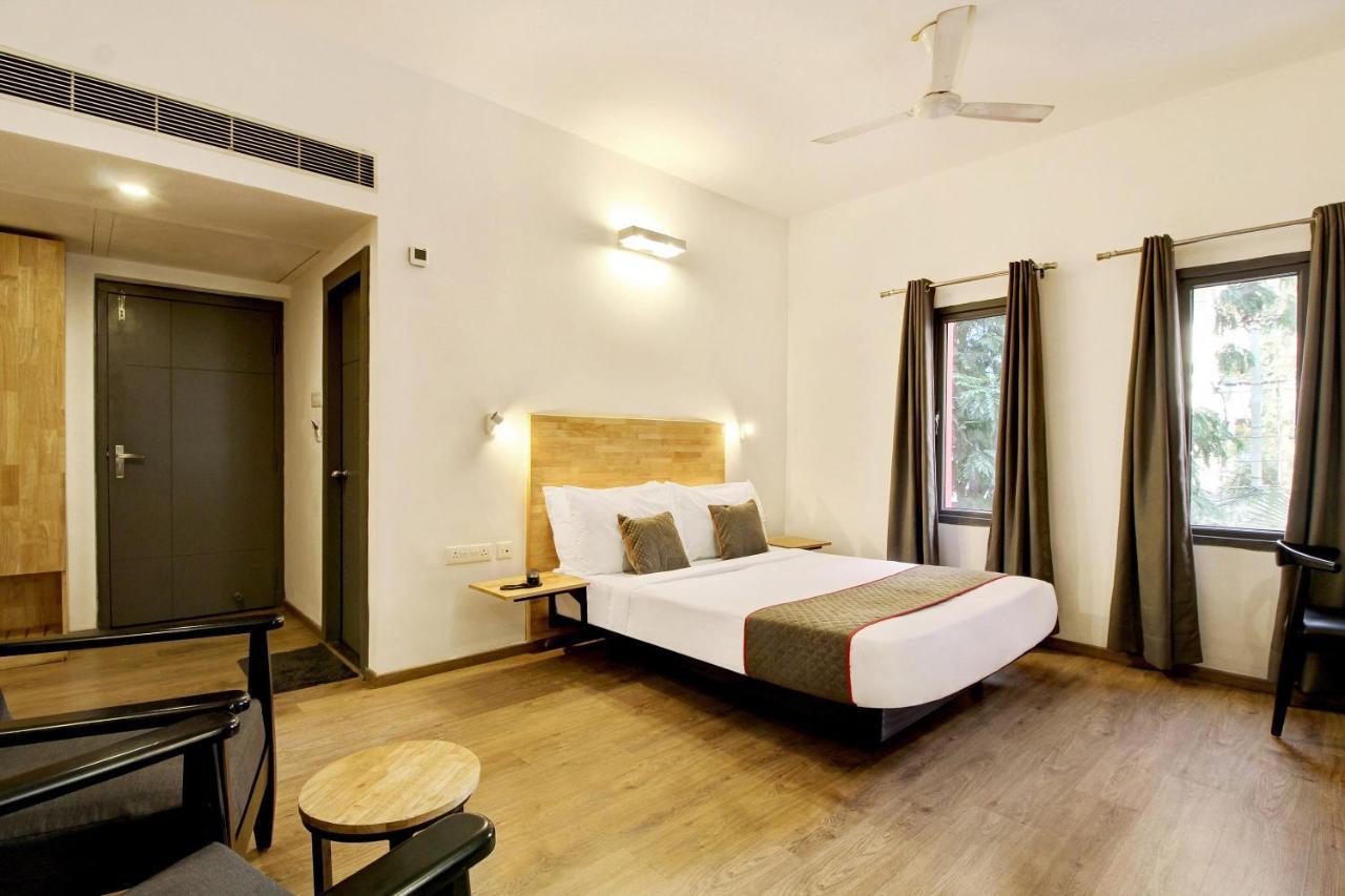 Oyo Townhouse 9 Hitech City ไฮเดอราบัด ภายนอก รูปภาพ