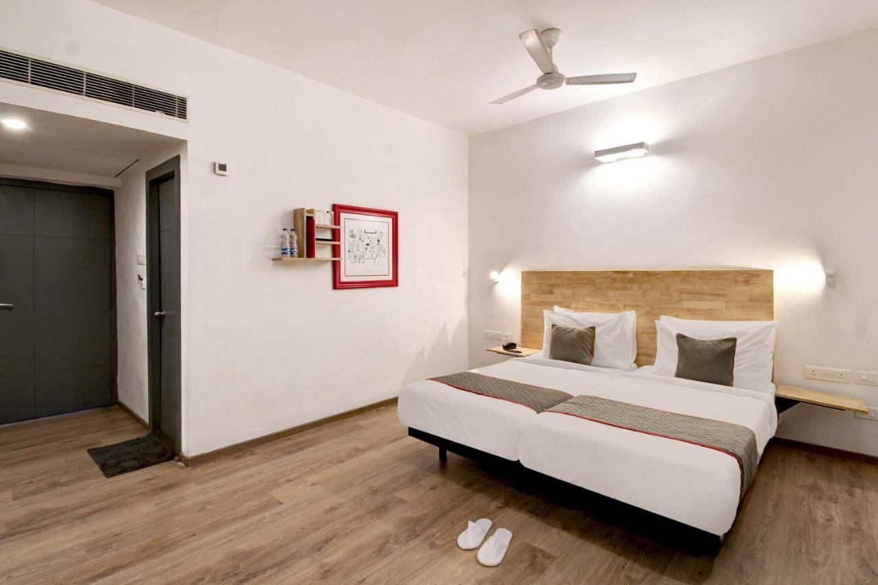 Oyo Townhouse 9 Hitech City ไฮเดอราบัด ภายนอก รูปภาพ