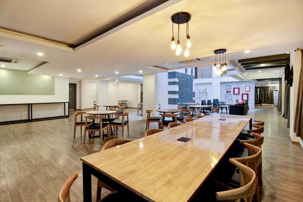 Oyo Townhouse 9 Hitech City ไฮเดอราบัด ภายนอก รูปภาพ
