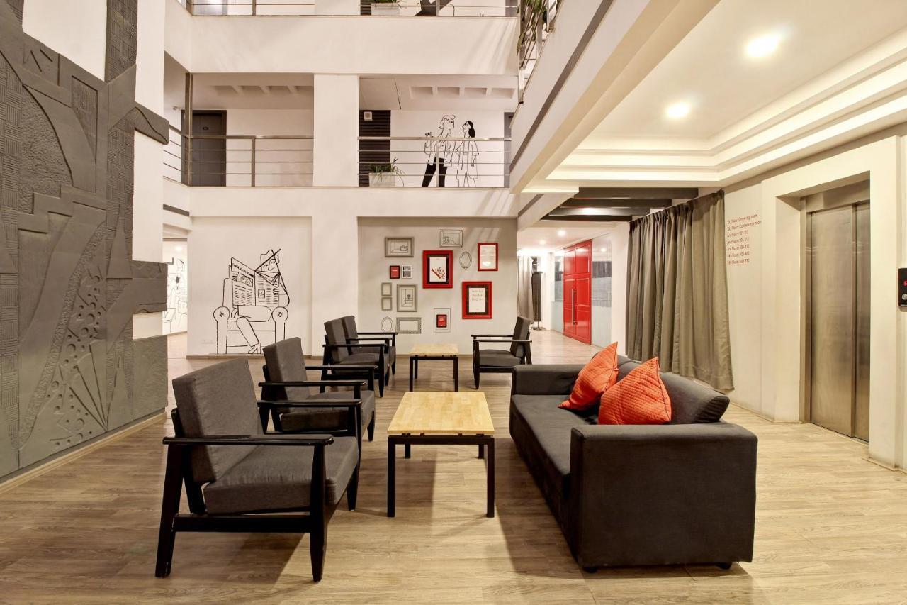 Oyo Townhouse 9 Hitech City ไฮเดอราบัด ภายนอก รูปภาพ