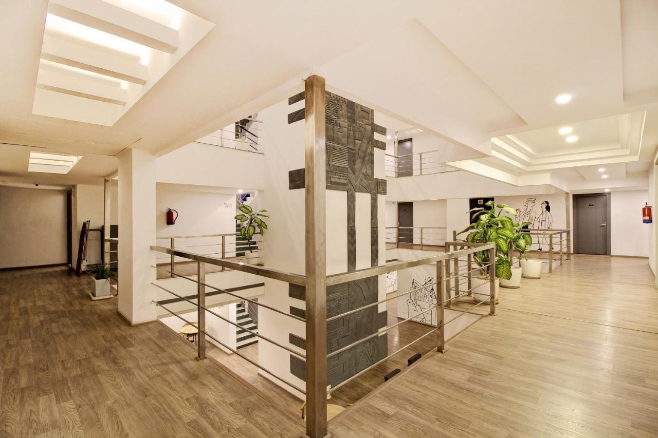 Oyo Townhouse 9 Hitech City ไฮเดอราบัด ภายนอก รูปภาพ
