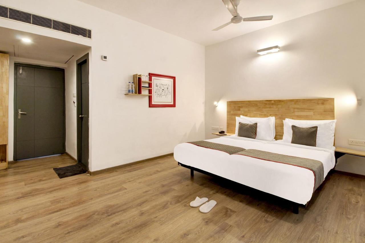 Oyo Townhouse 9 Hitech City ไฮเดอราบัด ภายนอก รูปภาพ