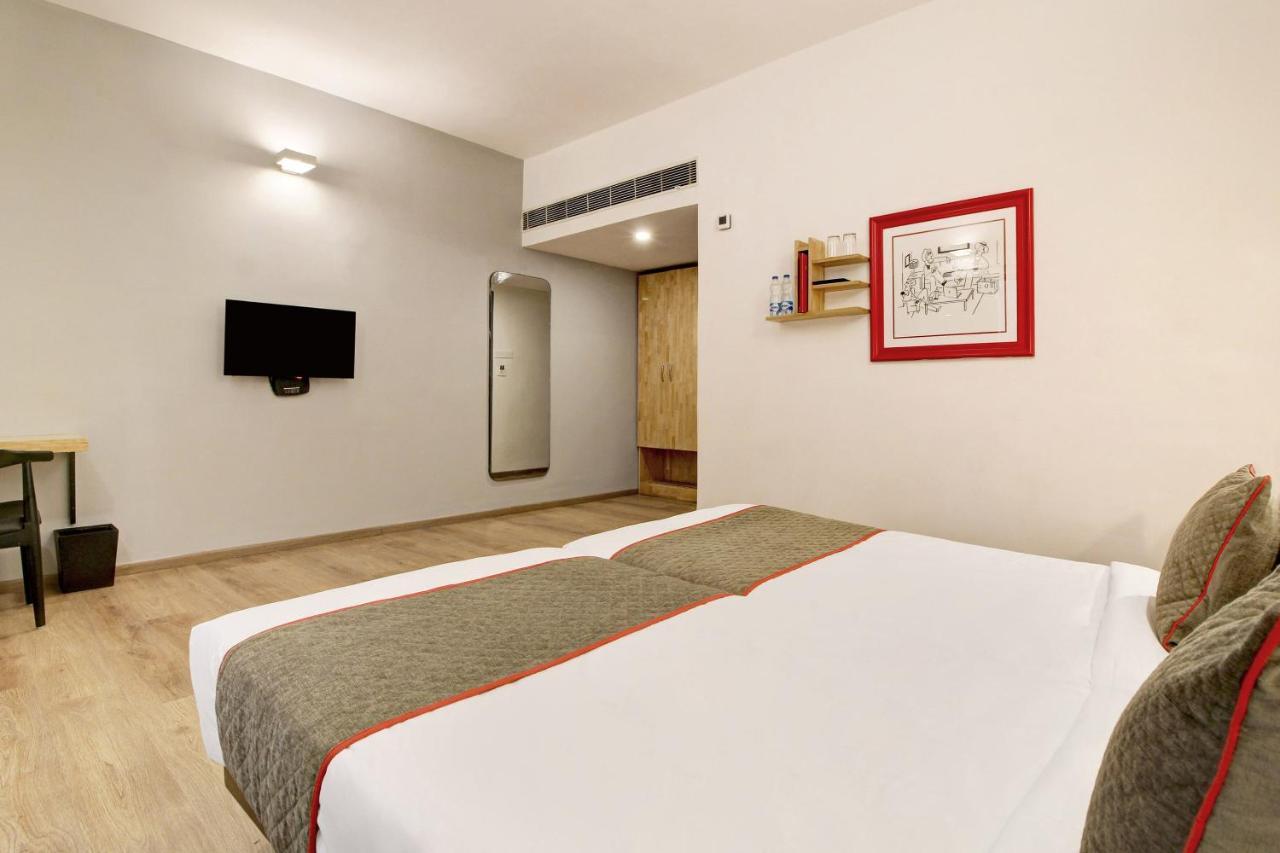 Oyo Townhouse 9 Hitech City ไฮเดอราบัด ภายนอก รูปภาพ