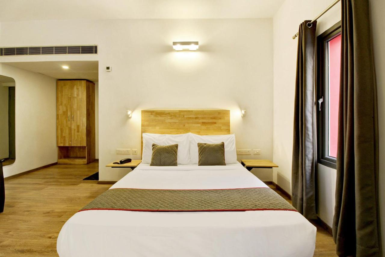 Oyo Townhouse 9 Hitech City ไฮเดอราบัด ภายนอก รูปภาพ