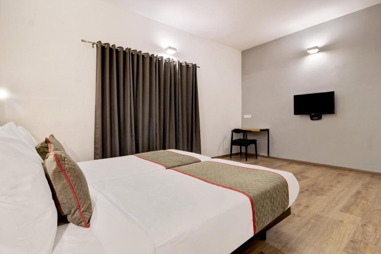 Oyo Townhouse 9 Hitech City ไฮเดอราบัด ภายนอก รูปภาพ