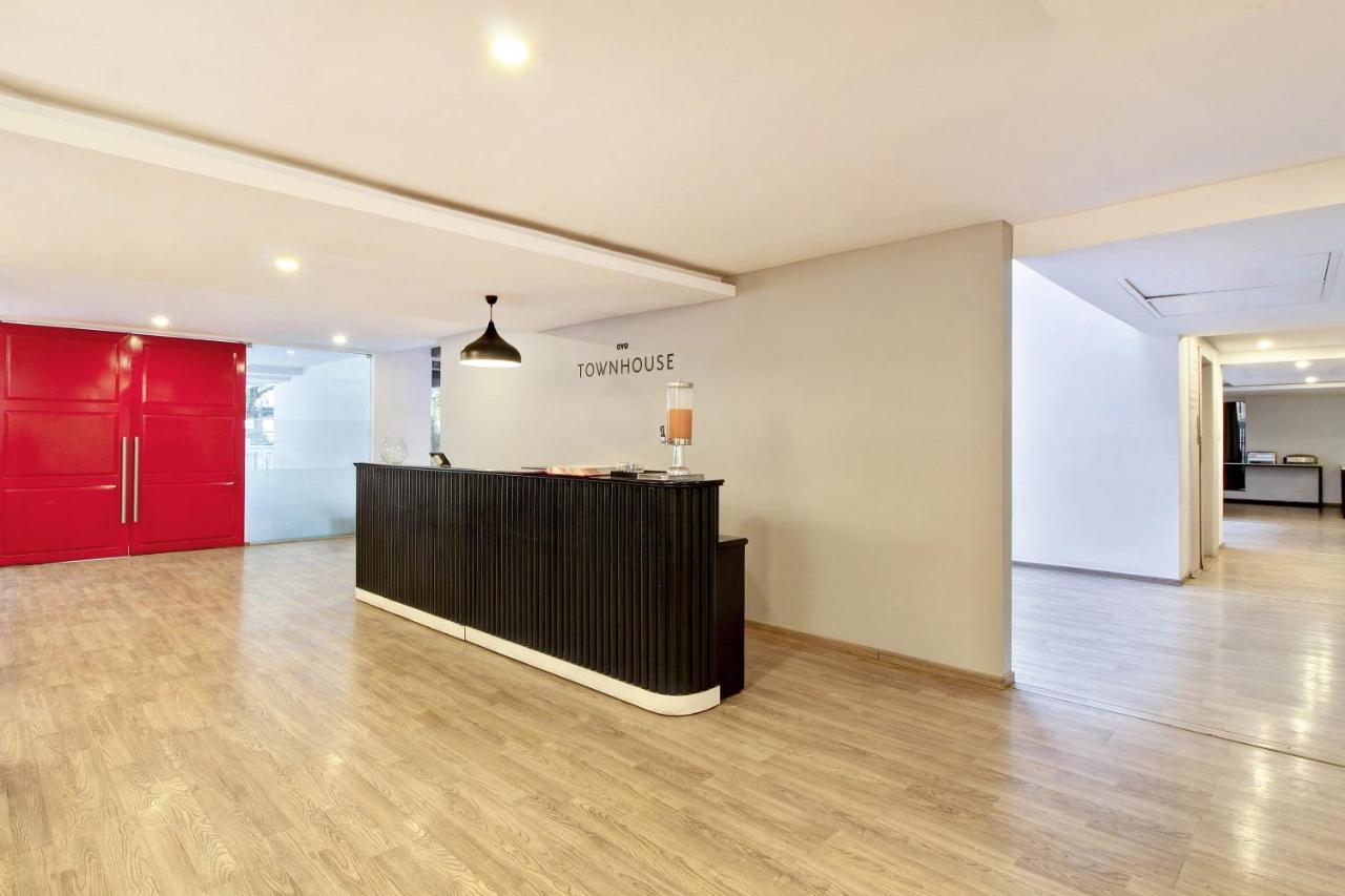 Oyo Townhouse 9 Hitech City ไฮเดอราบัด ภายนอก รูปภาพ