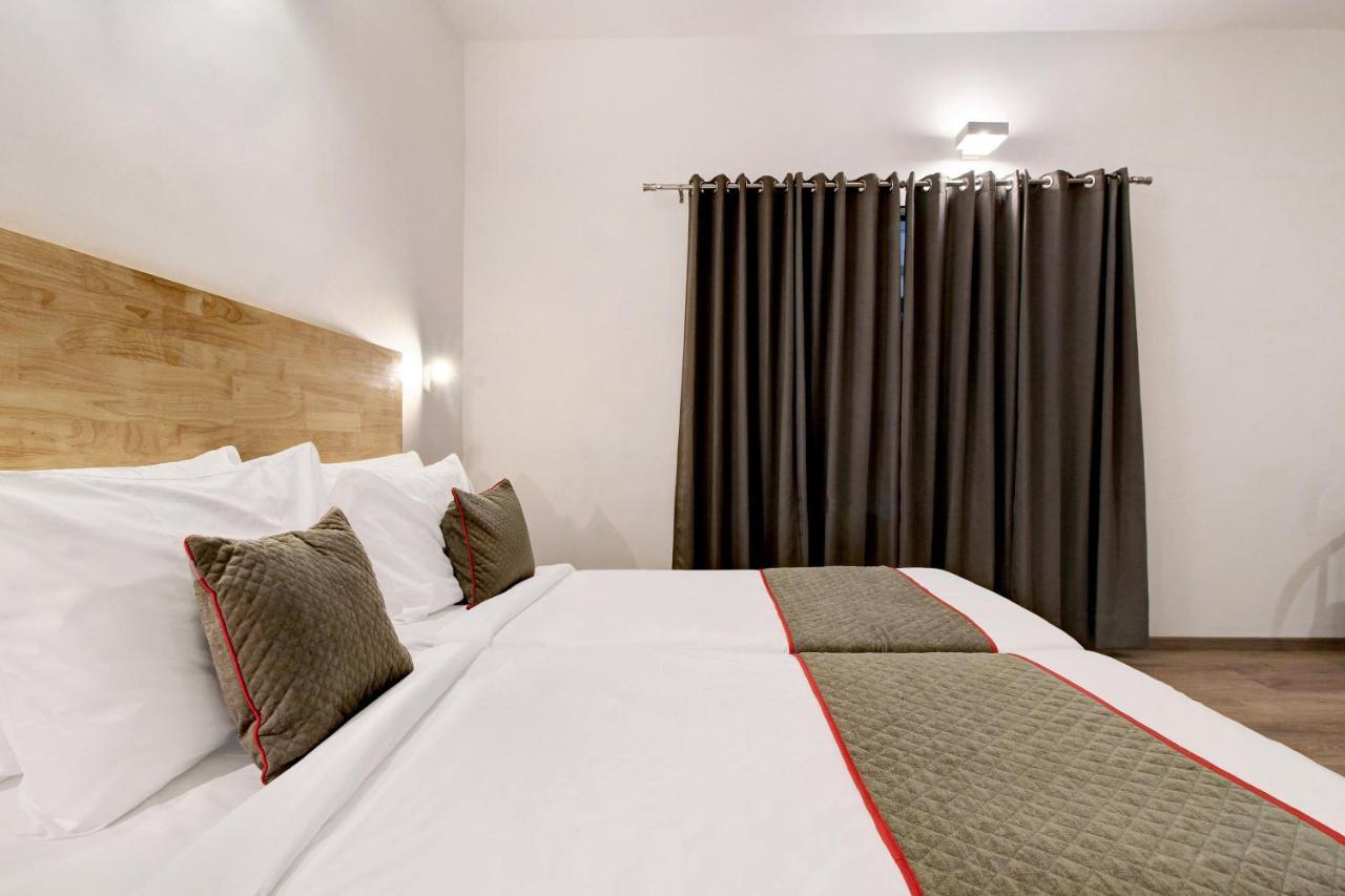 Oyo Townhouse 9 Hitech City ไฮเดอราบัด ภายนอก รูปภาพ