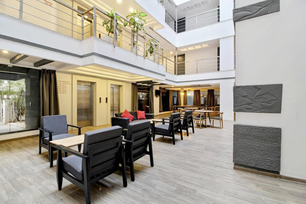 Oyo Townhouse 9 Hitech City ไฮเดอราบัด ภายนอก รูปภาพ