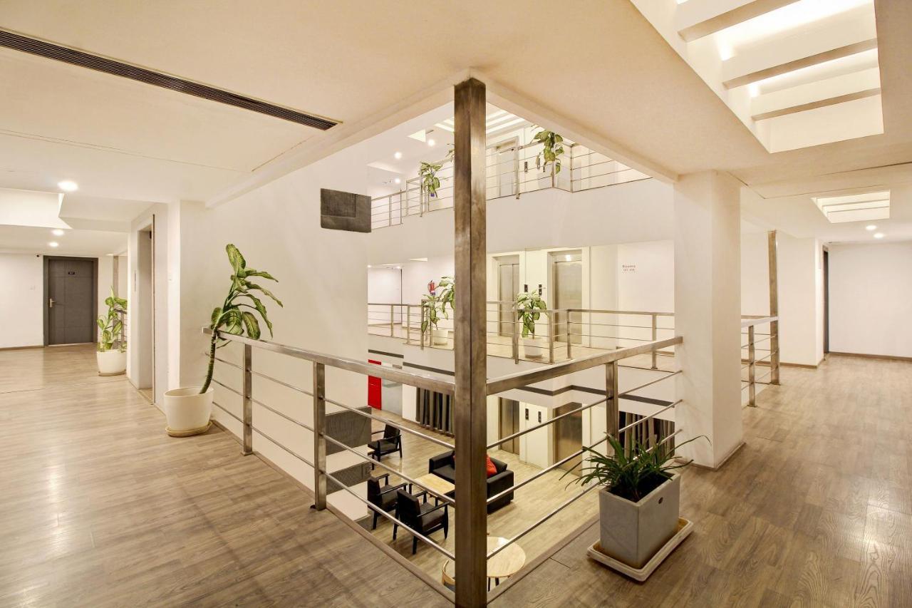 Oyo Townhouse 9 Hitech City ไฮเดอราบัด ภายนอก รูปภาพ