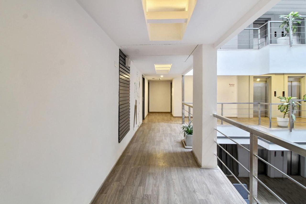 Oyo Townhouse 9 Hitech City ไฮเดอราบัด ภายนอก รูปภาพ