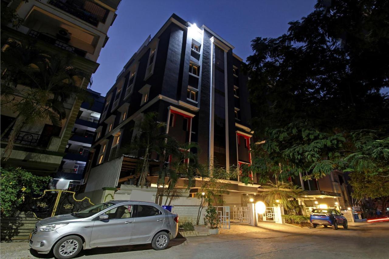 Oyo Townhouse 9 Hitech City ไฮเดอราบัด ภายนอก รูปภาพ